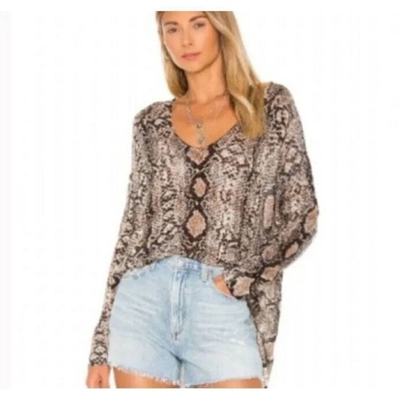 Show me your MuMu python print “Hug me” v neck sweater - Picture 1 of 11
